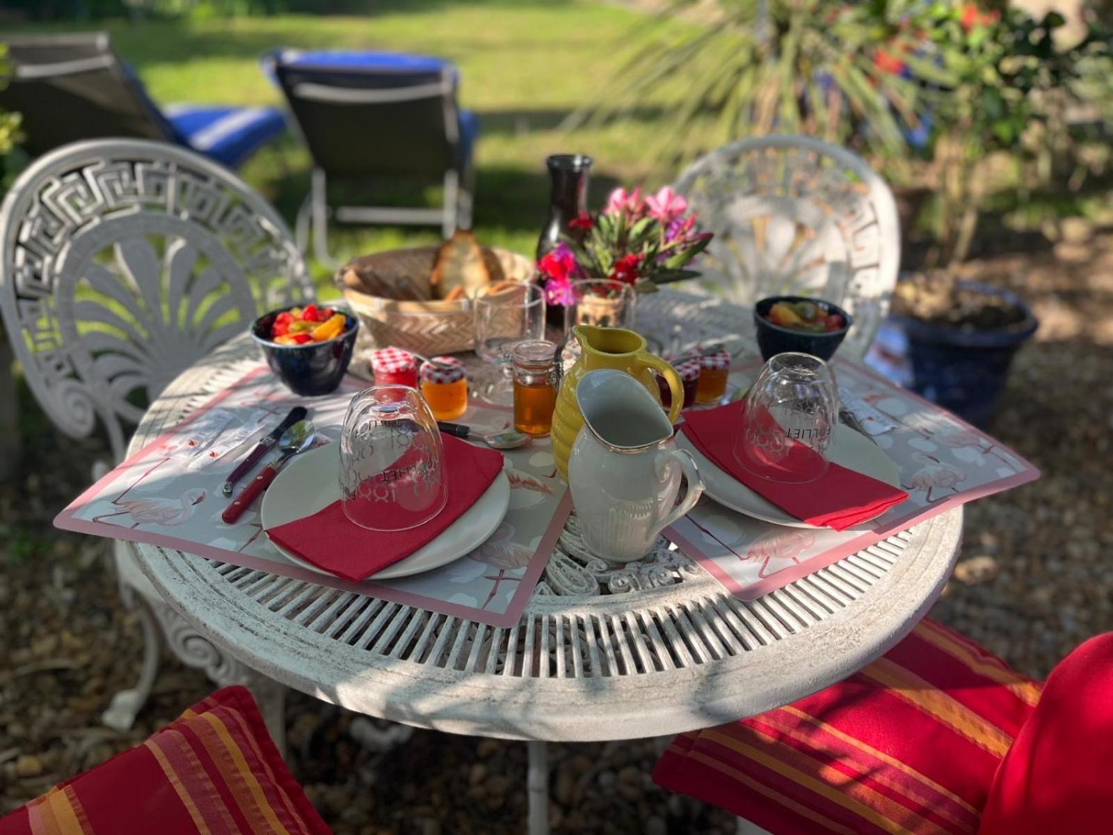 Chambre Seville - Mas Saint-Louis - Piscine Chauffee Aigues-Mortes Εξωτερικό φωτογραφία